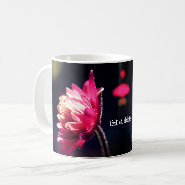 Röd blomma i solljusets Blommigt Personlig Kaffemugg (Framsida vänster)