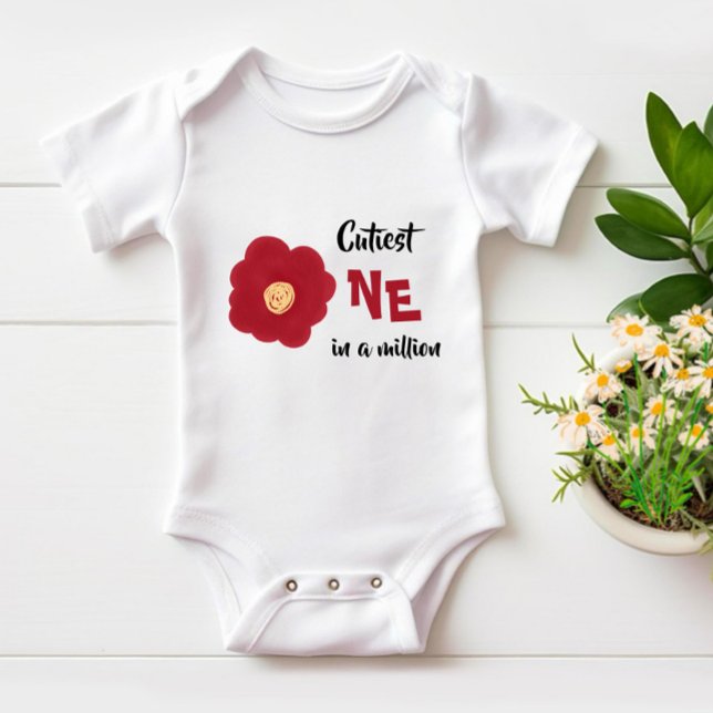 Röd blomma t shirt (Skapare uppladdad)