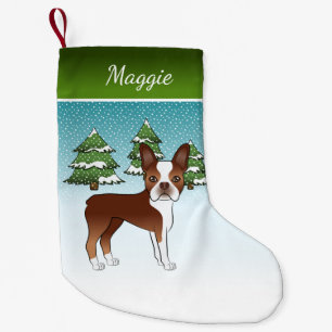 Röd Boston Terrier i en vinter skog & Namn Liten Julstrumpa