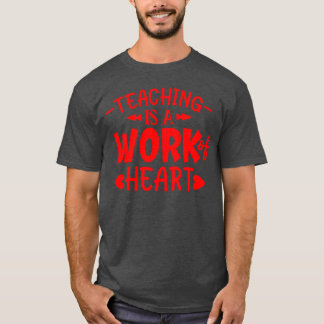 Röd Citatlära Det En Kärlekens Gärning vän T Shirt