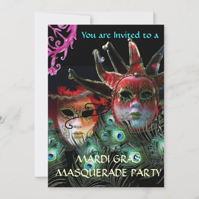 RÖD DAM OCH JESTERMASK MED  PAUFÄDER INBJUDNINGAR (Framsida)