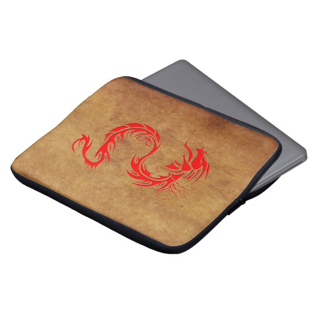 Röd dragon på Parchment-formaterad Laptop sleeve (Framsida topp)