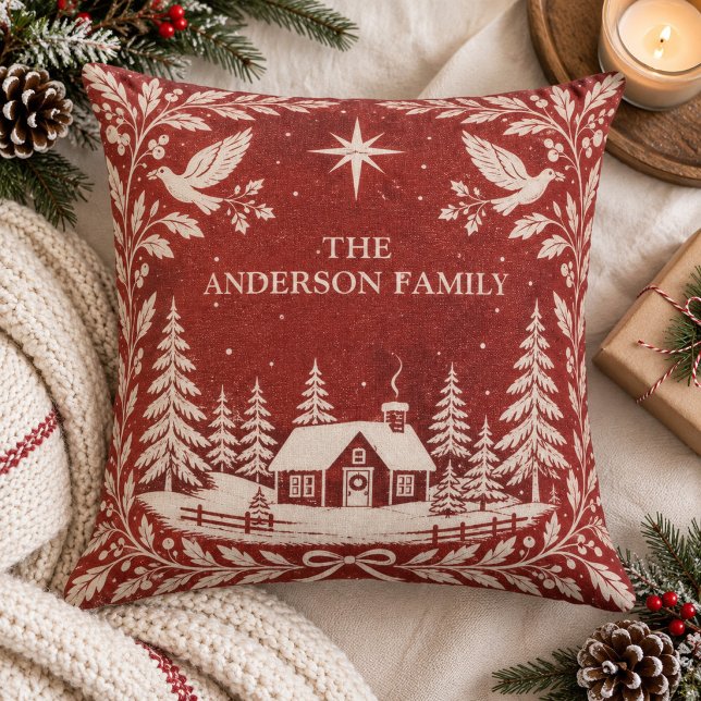 Röd folkkonstblocktryck Vinterstugans högtid Kudde (Custom family name holiday pillow featuring a red folk art block print winter cabin design.)