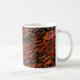 Röd förstenad dinosaurie-ben kaffemugg