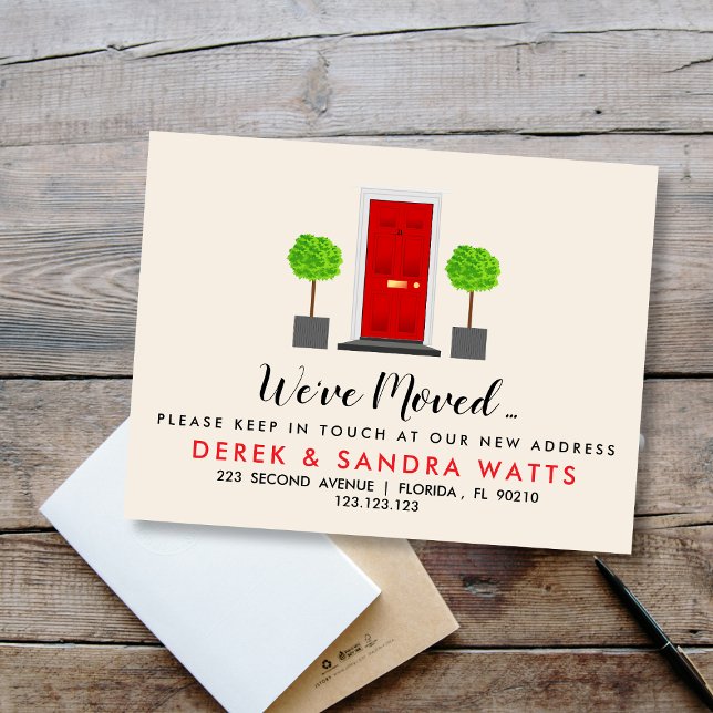 röd frontdörr adressändring vi har flyttat hus meddelande vykort (Skapare uppladdad)