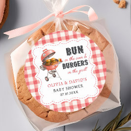 Röd Gingham Burger BBQ Baby Shower-dekal Runt Klistermärke