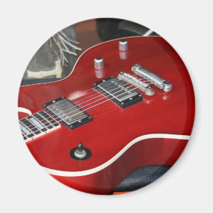 Röd gitarr på ampere magnet
