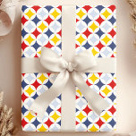 Röd Gul Marin Geometrisk Diamantmönster Presentpapper<br><div class="desc">Tillsätt en djärv och modern touch till din presentgivning med detta livfulla geometriska omslags papper. Det iögonfallande diamantmönstret i rött, gult och marinfärg skapar en dynamisk och festlig känsla, perfekt för födelsedagar, högtider eller någon speciell tillställning. Tillverkad av högkvalitativt papper, kommer detta presentpapper att få dina presenter att verkligen sticka...</div>