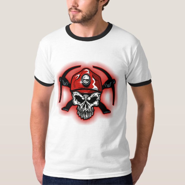 RÖD HATTA T SHIRT (Framsida)