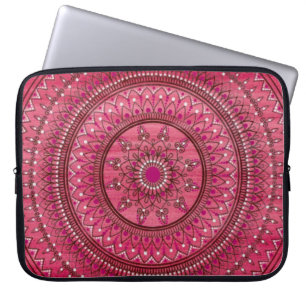 Röd invecklad hand plockade och vitMandala Laptop Sleeve
