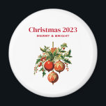Röd jul Baubles med Holly Festive Magnet<br><div class="desc">En magnet med illustrationen vintage stil. Tre röda jultomter omgivna av grönt och bär. Snyggtens återutformning.</div>