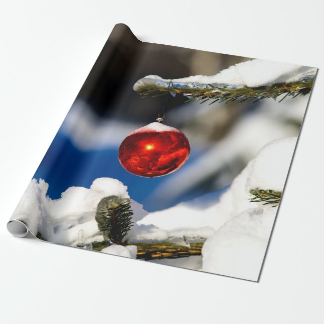 Röd julboll, solig dag presentpapper (Utrullad)