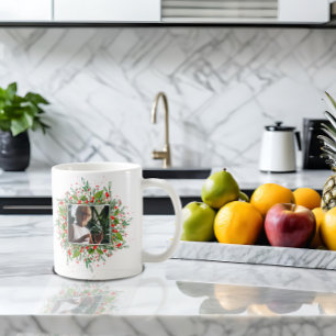 Röd julbrevsfotokopp med monogram kaffemugg