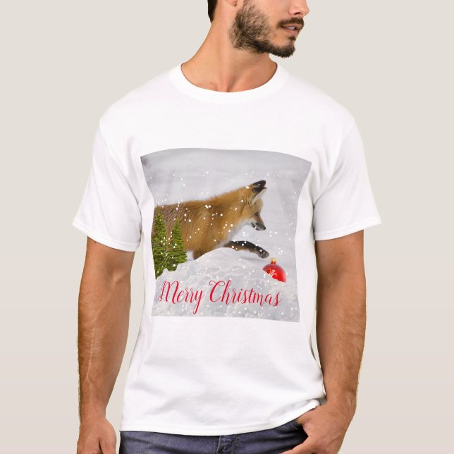 Röd julgransprydnad för rävjakt i snö t shirt (Framsida)
