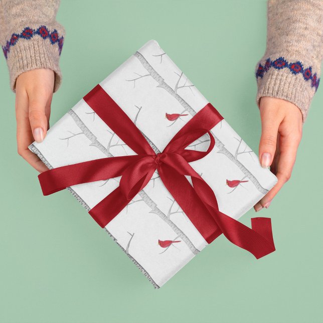 Röd kardinal i Winter Birch Träd Presentpapper (Simple red cardinal holiday gift wrap with winter birch tree)