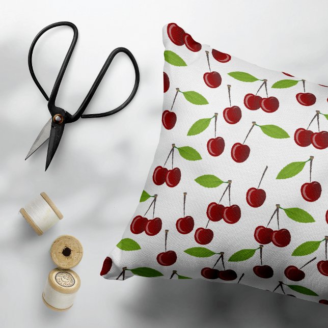 Röd körsbär, Mönster av körsbär, blad, frukt Prydnadskudde (Skapare uppladdad)