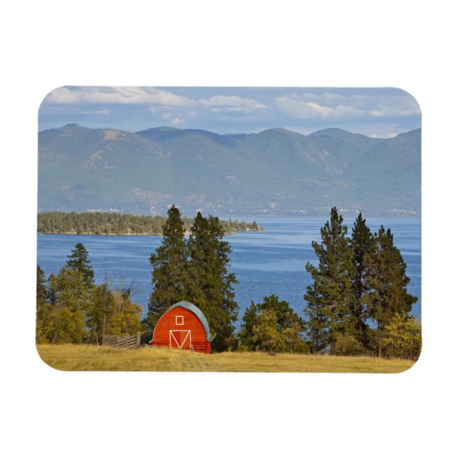 Röd lada ligger längs den natursköna Flathead Lake Magnet (Horisontell)