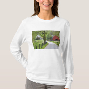 Röd lada och bondgård nära Berlin, Ohio. T Shirt
