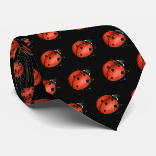röd ladybug på svart slips