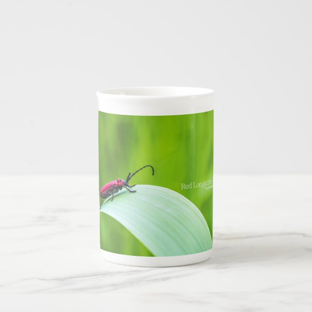 Röd långhorisontbock och grön bakgrund benporslin mugg (Framsidan)