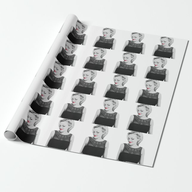 Röd läppar som slår in papper presentpapper (Utrullad)