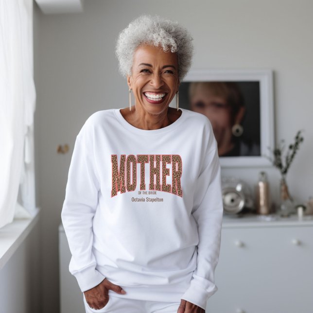 Röd + Leopardtryck Varsity MOTHER OF THE BRIDE T Shirt (Skapare uppladdad)