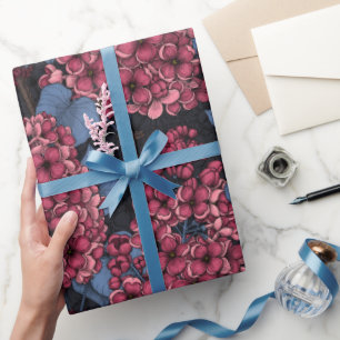 Röd lilac på mörk blått förpackning papper presentpapper