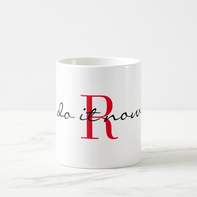 Röd monogram initial 'gör det nu' Design 11oz Kaffemugg (Center)