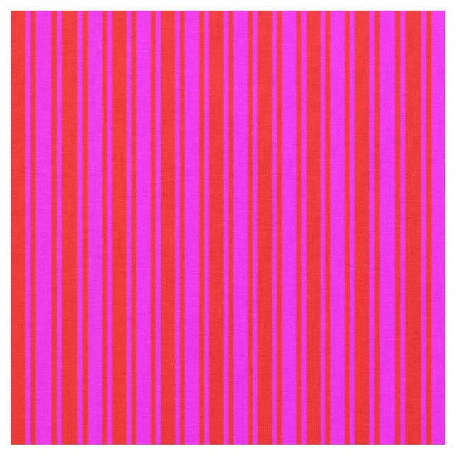 Röd och Fuchsia Mönster i Rand Tyg (Närbild)
