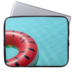 Röd och grönt livboj på simning i bassäng laptop fodral