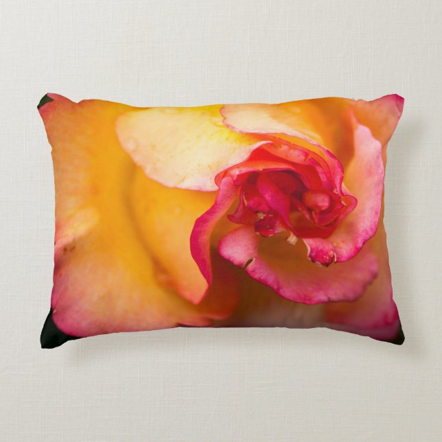 Röd- och gul ros-blomma prydnadskudde (Framsidan)