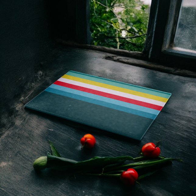 Röd och Gult Rand mellan blå skuggor (Chopping Board)