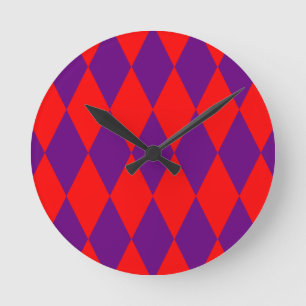 Röd och lila Harlekinrutig design Rund Klocka