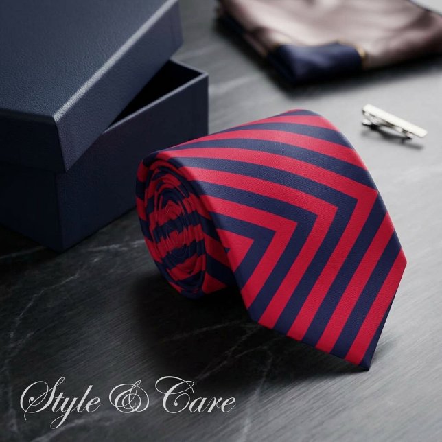 Röd och marinblå randig formell slips (Red and Navy Blue Striped Formal Tie)