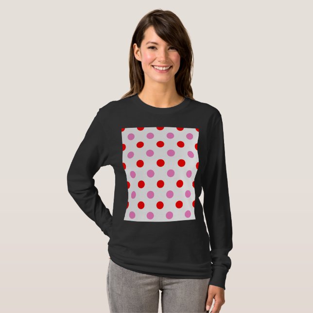 Röd och rosa på vit prickig design  t shirt (Hel framsida)