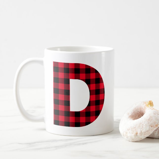 Röd och svart Buffalo-ruta fet bokstav D-monogram Kaffemugg (Med munk)