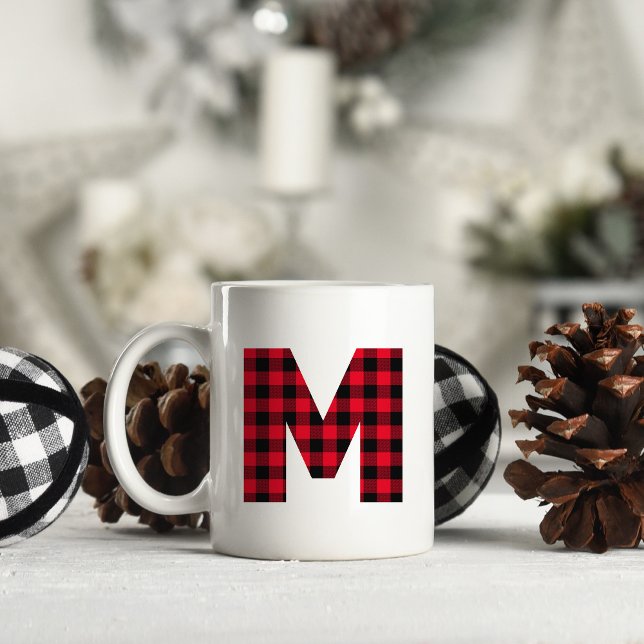 Röd och svart Buffalo-rutig fet bokstav M monogram Kaffemugg (Letter M Monogram Christmas Coffee Cup)