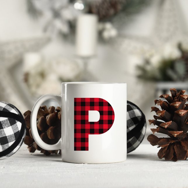 Röd och svart Buffalo-rutig fet bokstav P-monogram Kaffemugg (Letter P Monogram Christmas Coffee Cup)