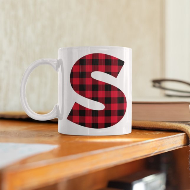 Röd och svart Buffel Plaid Fet Bokstav S Monogram Kaffemugg (Red and Black Buffalo Plaid Letter S Coffee Cup)