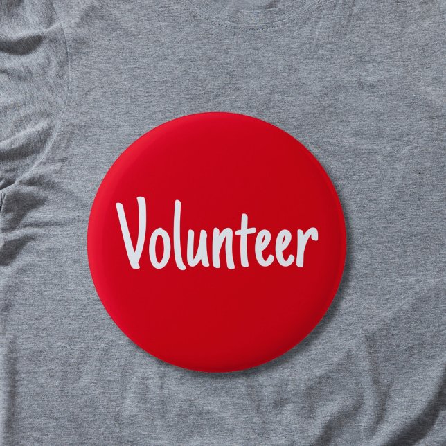 Röd och vit enkel volontär knapp (Red volunteer pin button badge with white letters.)