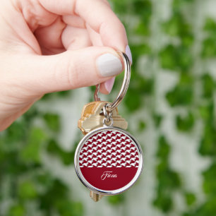 Röd och vit houndstooth mönster monogram rund silverfärgad nyckelring