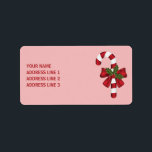 Röd och vit jultext Candy cane och Anpassningsbar Adressetikett<br><div class="desc">Desteis ursprungliga illustration av en röd och vit strimlad jul candy cane behandlar dekorerad med en röd båge och en julklapp/en gemensam hollfabrik. Bakgrunden till färg är rosa. Det finns också ett anpassningsbara textområde.</div>