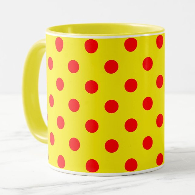Röd på gul polkagris-mönsterdesign  mugg (Skapare uppladdad)