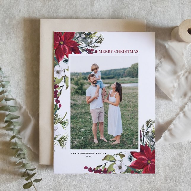 Röd Poinsettia Botanisk Foto God Jul Helgkort (Customizable photo Christmas card featuring watercolor burgundy red poinsettia and white flowers)