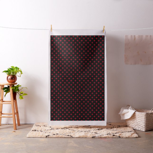 Röd polka kor på svart tyg (In Situ)