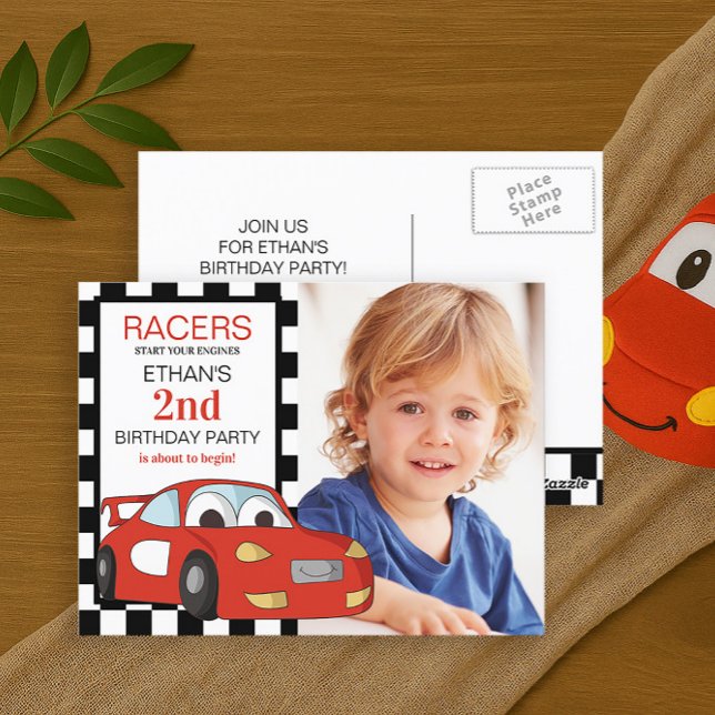 Röd racerbil svart vit rutig 2-årsdag vykort (Red race car child's birthday party photo postcard invitation)