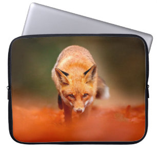 Röd räv på orange höst löv. Cute Red Laptop Fodral