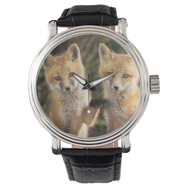Röd räv unge framför ly (Vulpes vulpes) Armbandsur (Framsida)