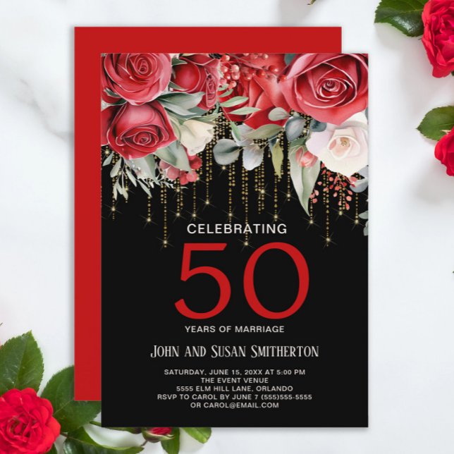 Röd ros Guld String Light Black 50-årsjubileum Inbjudningar (Elegant red roses and gold curtain string lights on black 50th wedding anniversary invitation)