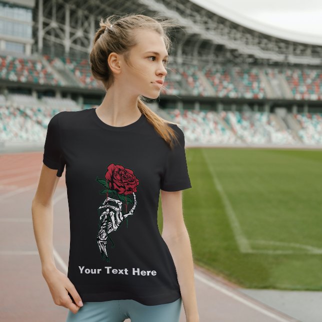 Röd ros i Skeleton Hand T-Shirt (Skapare uppladdad)